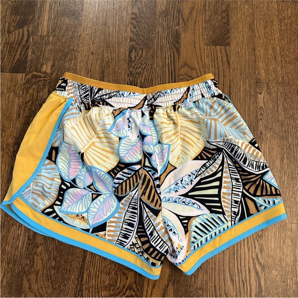 Tek Gear Women's Athletic Shorts - size medium